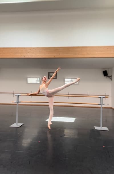 Leonie Peytureau Dupouy — Classical dancer, France