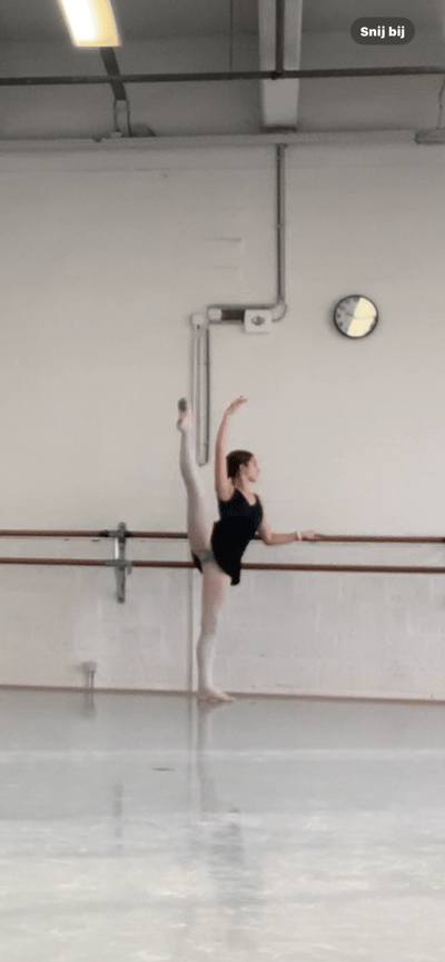 Fleur Cornelissen — Classical dancer