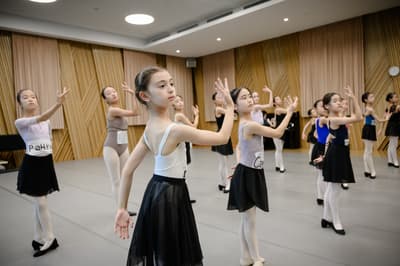 Himari Rose Yates — Classical dancer, Japan