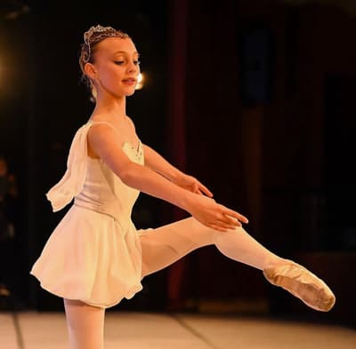 Tova Tustin — Classical dancer, United States