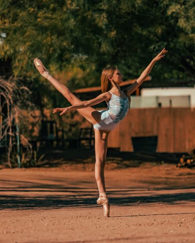 Tova Tustin — Classical dancer, United States
