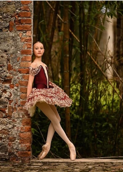Tova Tustin — Classical dancer, United States
