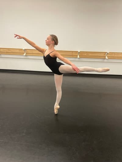 Savannah Manzel — Modern dancer, United States