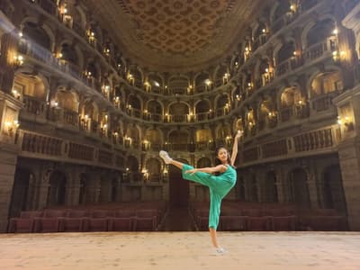 Lisa Cassanelli — Classical dancer
