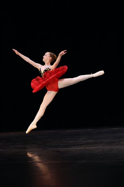 Léa Läderach — Classical dancer, France