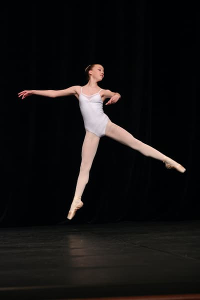 Léa Läderach — Classical dancer, France