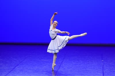Léa Läderach — Classical dancer, France