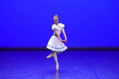Léa Läderach — Classical dancer, France
