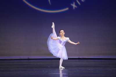 Evelyn Shen — Classical dancer, United States