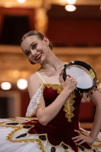Charlotte Chloe Pelclova — Classical dancer