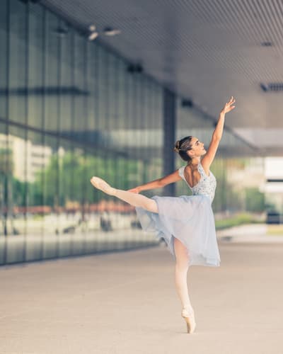 Isabella Guinevere — Classical dancer, United States