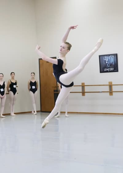 Kellyn Sutton — Classical dancer, United States