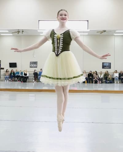 Kellyn Sutton — Classical dancer, United States