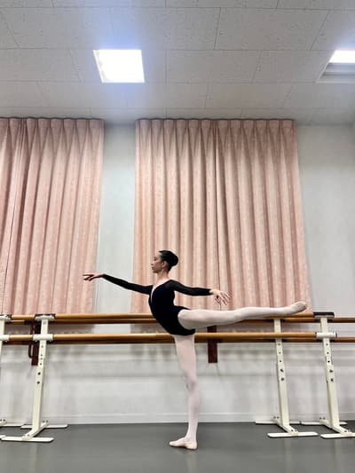Gina Barnes — Classical dancer, Japan