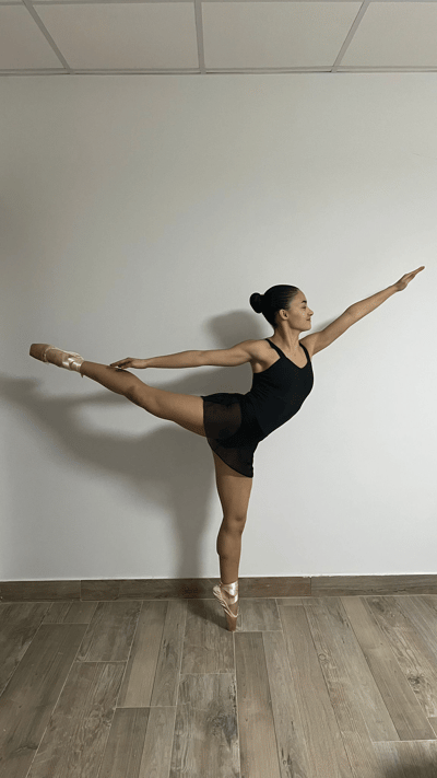 Laura Gallego — Modern dancer