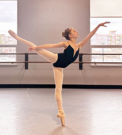Nia Nicozisis — dancer, United States
