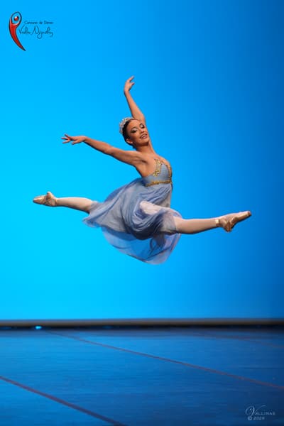 Luci Costa donea — Acrodance dancer, Valencia, Spain