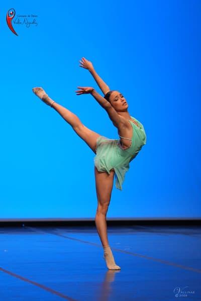 Luci Costa donea — Acrodance dancer, Valencia, Spain