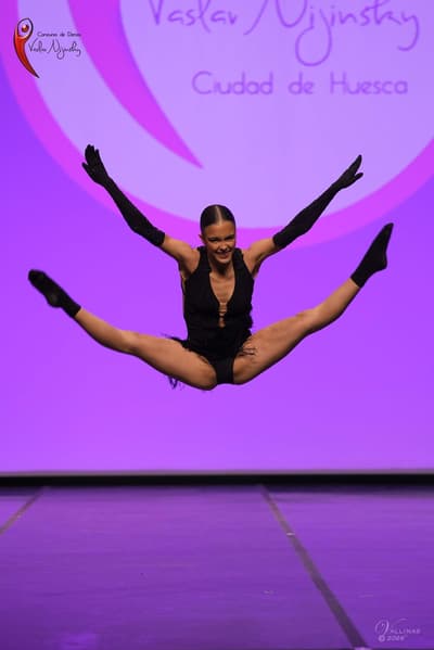 Luci Costa donea — Acrodance dancer, Valencia, Spain