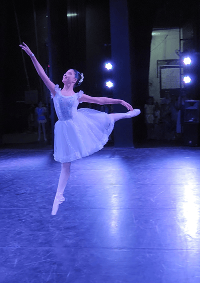 Larissa Fugita — Classical dancer