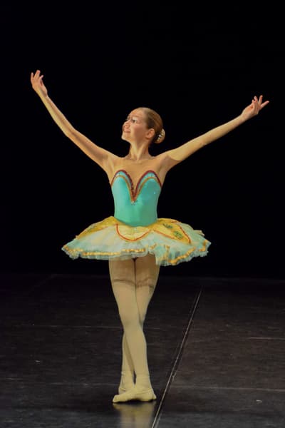 Lea Vasselin — Classical dancer, CANDILARGUES, France