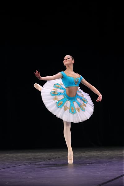 Liz Fratelli — Classical dancer, France