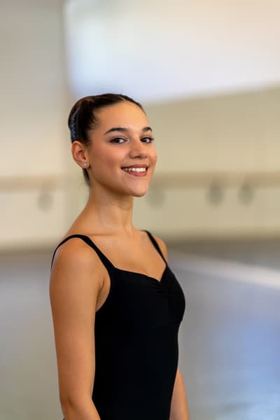 Liz Fratelli — Classical dancer, France
