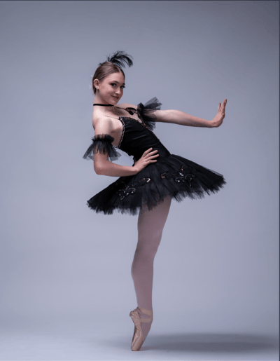 Isabella Klemowits — Classical dancer