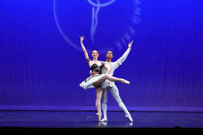 Isabella Klemowits — Classical dancer