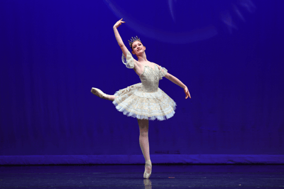 Isabella Klemowits — Classical dancer
