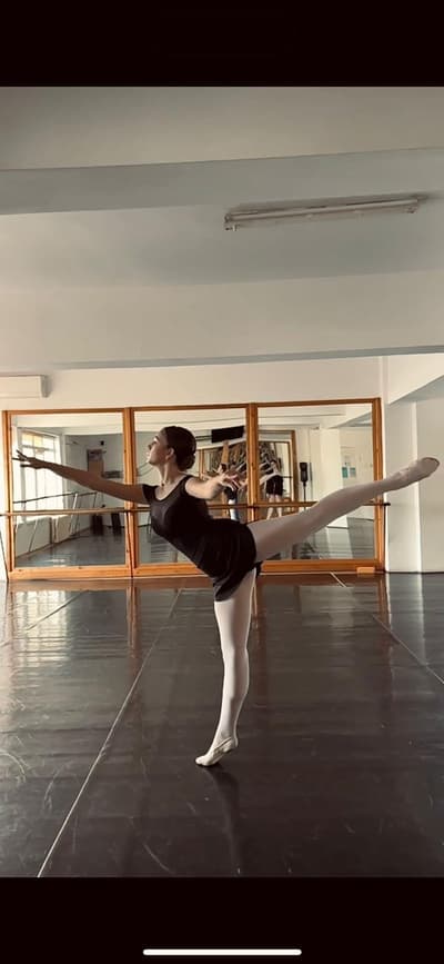 Ioana Daria Popa — Contemporary dancer, Romania