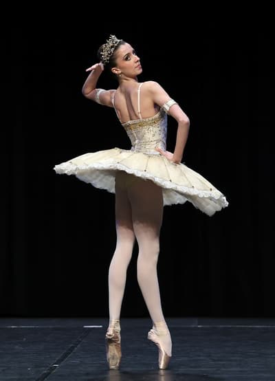 Amandine LLATI — Classical dancer, France