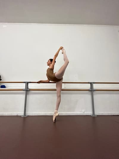 Amandine LLATI — Classical dancer, France
