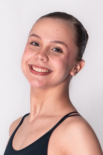 Giulia Soares Campos Giulia Trocolli — Classical dancer