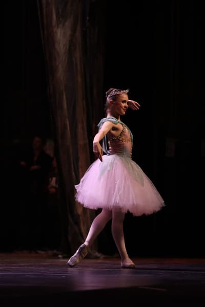 Giulia Soares Campos Giulia Trocolli — Classical dancer