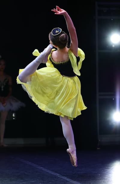 Safiya Bahdanovich — Classical dancer, United States