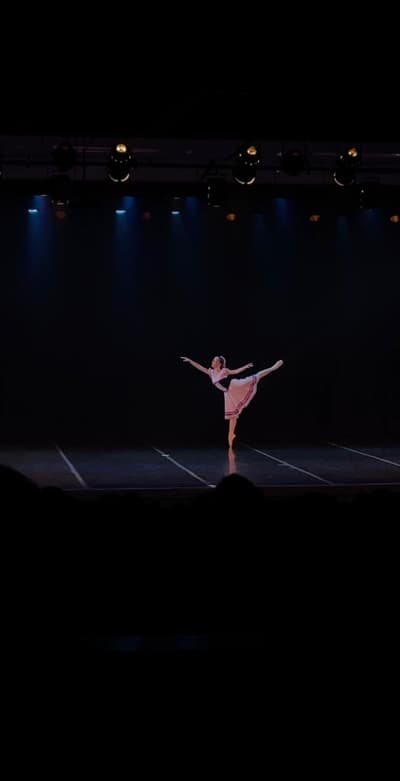 Giovana Chauar — Classical dancer