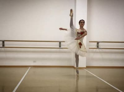 Emma Pellegrini — Contemporary dancer