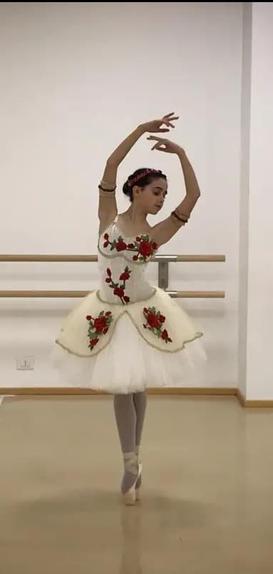 Emma Pellegrini — Contemporary dancer
