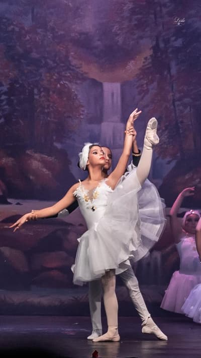 Avril Noguera — dancer, Mexico