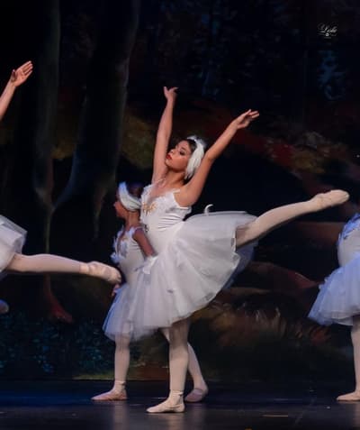 Avril Noguera — dancer, Mexico