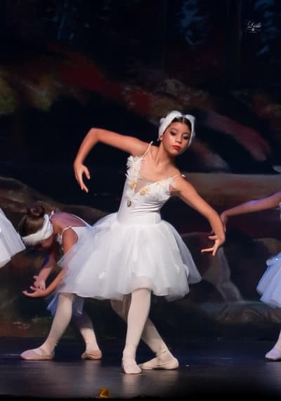 Avril Noguera — dancer, Mexico