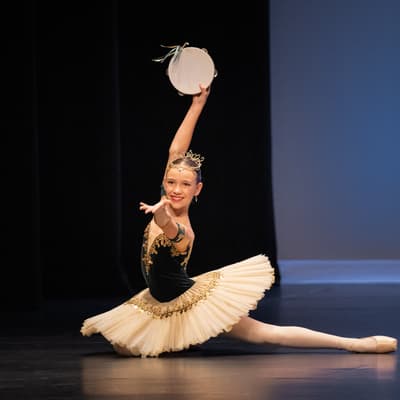 April Langstraat — Classical dancer, New Zealand