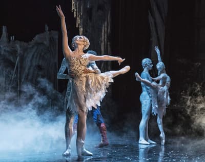 Louise Corpechot — Classical dancer