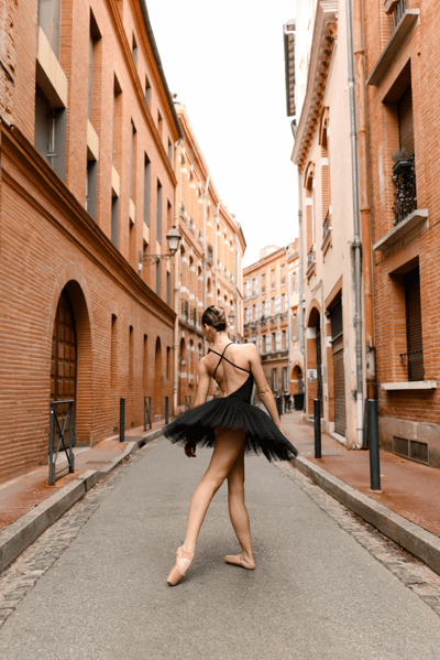 Jade contré — Classical dancer