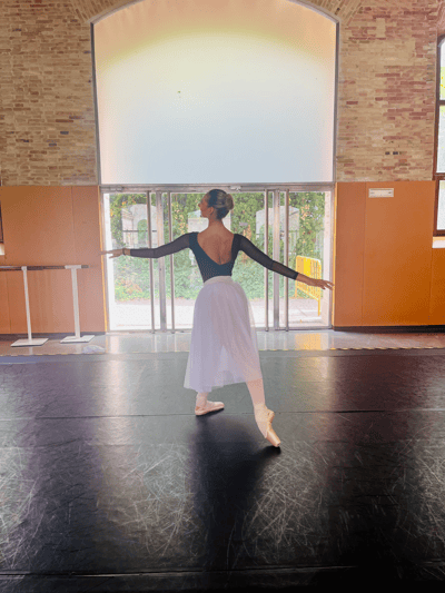 Jade contré — Classical dancer
