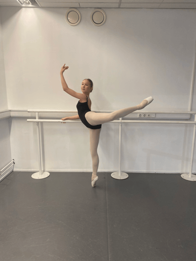 Mari Pellikka — Classical dancer