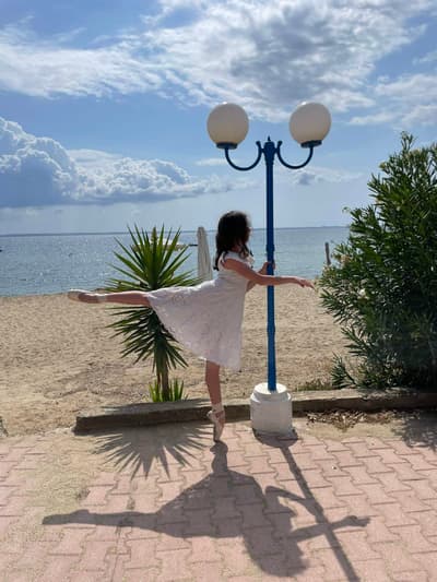 Vanja Pop Toneva — Classical dancer