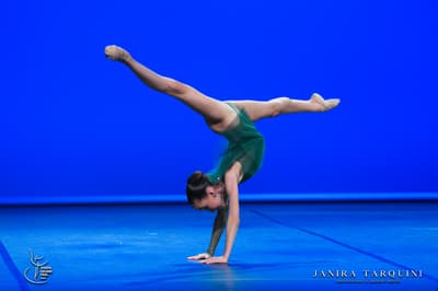 Ela kayabay — dancer, Türkiye