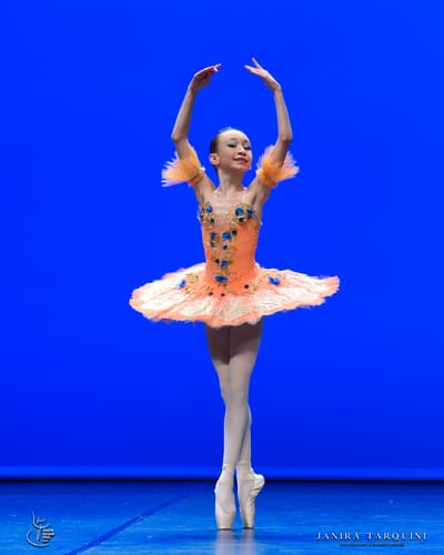 Ela kayabay — dancer, Türkiye